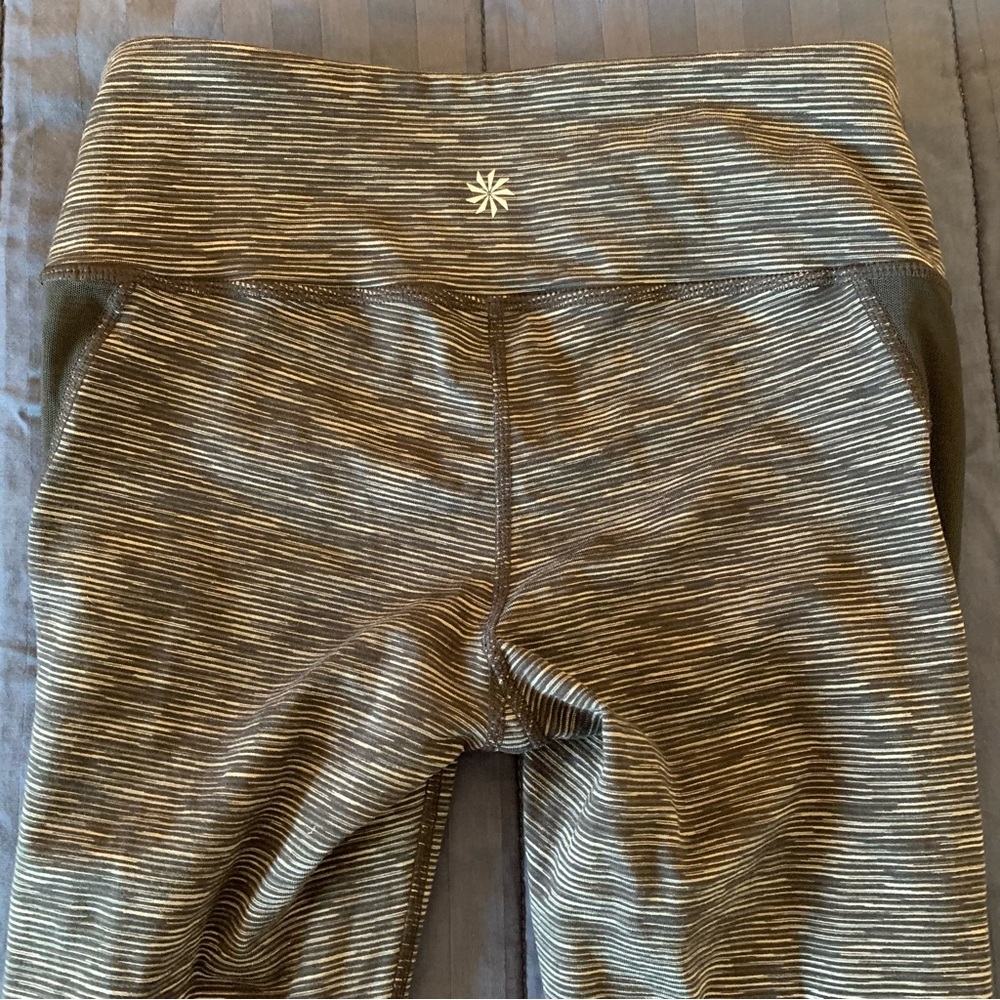Athleta Mesh Panel Capri Leggings Size XS - Picture 8 of 8